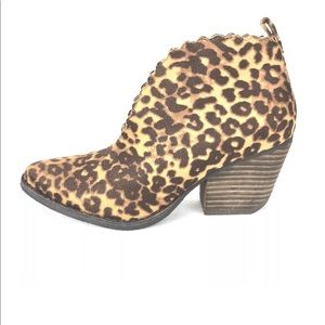 Coconuts by Matisse Adalyn tan leopard ankle boots